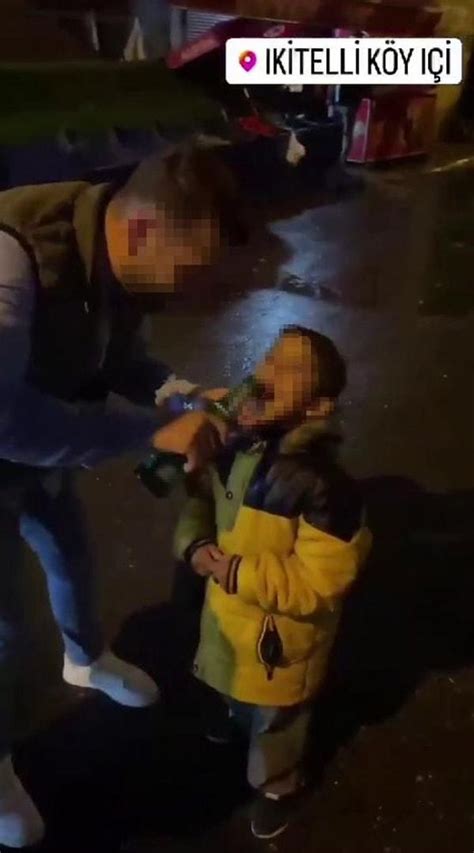 S­o­k­a­k­t­a­ ­Ç­o­c­u­ğ­a­ ­B­i­r­a­ ­İ­ç­i­r­d­i­ğ­i­ ­G­ö­r­ü­n­t­ü­l­e­r­ ­T­e­p­k­i­ ­Ç­e­k­m­i­ş­t­i­:­ ­S­u­ç­ ­M­a­k­i­n­a­s­ı­ ­Ç­ı­k­t­ı­